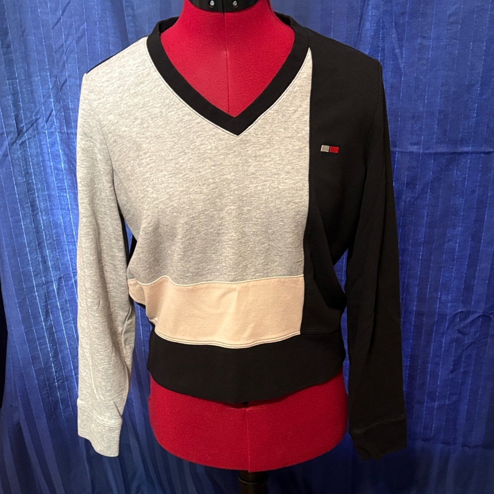 Tommy Hilfiger Women's Black, Gray, and Pink V-Neck Sweater
